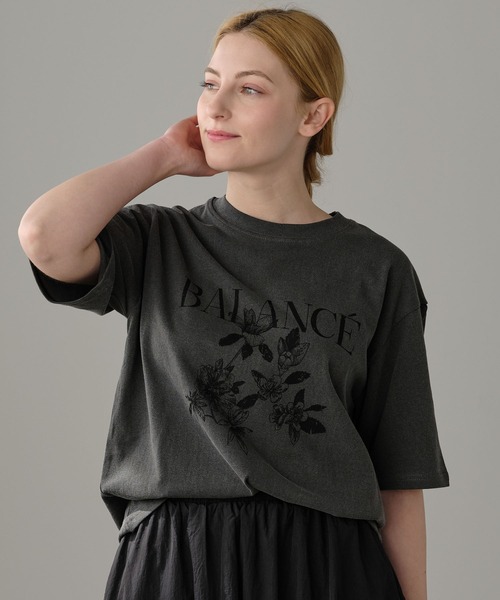Mia (ミア)の「ボタニカルTシャツ(Tシャツ/カットソー・レディース・ホワイト/チャコールグレー・FREE)」の14枚目の写真
