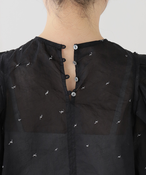 IENA LA BOUCLE（イエナラブークル）の「《追加》IENA LA BOUCLE コットンオーガンザエンブロイダリーパフィーブラウス（シャツ/ブラウス・レディース・ブラック・FREE）」の22枚目の写真