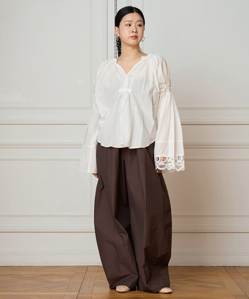 IENA LA BOUCLE（イエナラブークル）の「《接触冷感/撥水》IENA LA BOUCLE タッサーパラシュートバルーンスラックス（スラックス・レディース・ブラウン/グレー・38/36）」の5枚目の写真