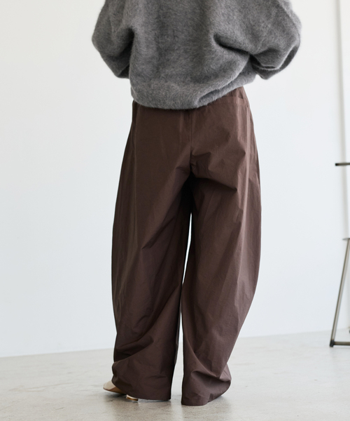 IENA LA BOUCLE（イエナラブークル）の「《接触冷感/撥水》IENA LA BOUCLE タッサーパラシュートバルーンスラックス（スラックス・レディース・ブラウン/グレー・38/36）」の7枚目の写真