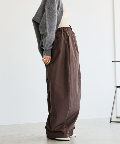 IENA LA BOUCLE（イエナラブークル）の「《接触冷感/撥水》IENA LA BOUCLE タッサーパラシュートバルーンスラックス（スラックス・レディース・ブラウン/グレー・38/36）」の8枚目の写真