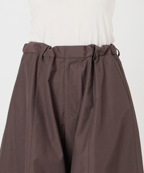 IENA LA BOUCLE(イエナラブークル)の「《接触冷感/撥水》IENA LA BOUCLE タッサーパラシュートバルーンスラックス(スラックス・レディース・ブラウン/グレー・38/36)」の11枚目の写真