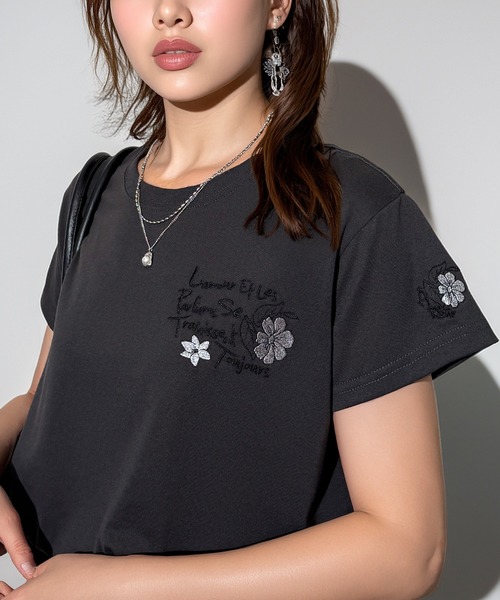 Candlestick（キャンドルスティック）の「フラワーロゴ刺繍 コンパクトTシャツ（Tシャツ/カットソー・レディース・ブラック系1/ホワイト/ブラック系/ブラック・FREE）」の4枚目の写真