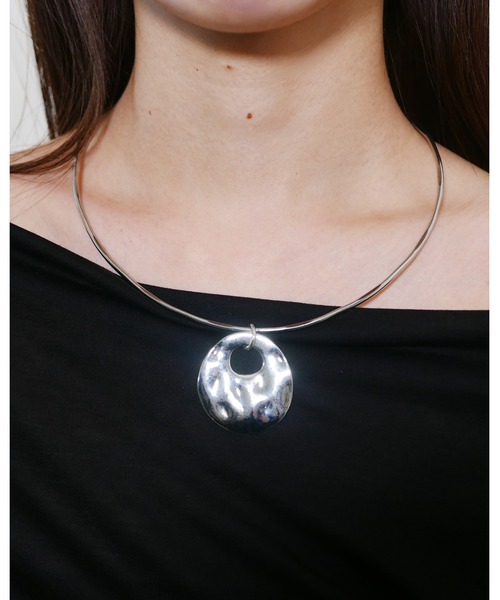 kiehtova(キエトヴァ)の「【kiehtova】ripple neck cuff silver/リップル ネックカフ(チョーカー・レディース・シルバー・FREE)」の2枚目の写真