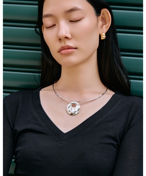 kiehtova(キエトヴァ)の「【kiehtova】ripple neck cuff silver/リップル ネックカフ(チョーカー・レディース・シルバー・FREE)」の7枚目の写真