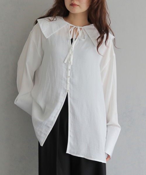 cheriella（シェリエラ）の「【cheriella】シアービッグカラーリボンブラウス　SHEER BIG-COLLAR RIBBON BLOUSE（シャツ/ブラウス・レディース・ブルー/オフホワイト/ブラック/ベージュ・FREE）」の2枚目の写真