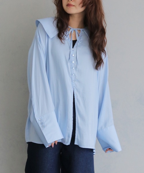 cheriella（シェリエラ）の「【cheriella】シアービッグカラーリボンブラウス　SHEER BIG-COLLAR RIBBON BLOUSE（シャツ/ブラウス・レディース・ブルー/オフホワイト/ブラック/ベージュ・FREE）」の4枚目の写真
