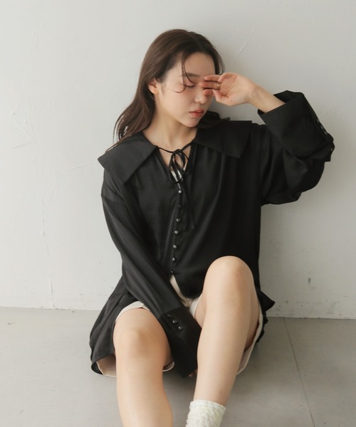 cheriella（シェリエラ）の「【cheriella】シアービッグカラーリボンブラウス　SHEER BIG-COLLAR RIBBON BLOUSE（シャツ/ブラウス・レディース・ブルー/オフホワイト/ブラック/ベージュ・FREE）」の3枚目の写真