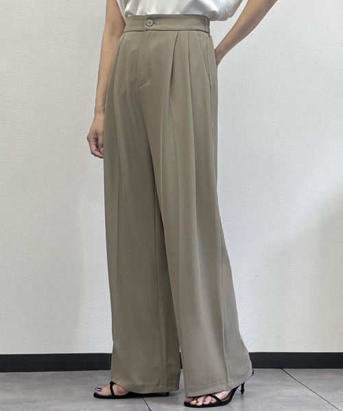 LOWO(ロワ)の「【M~3Lサイズ展開】タック入りセンタープレスワイドスラックスパンツ(スラックス・レディース・グレー/ブラック/オフホワイト/カーキ・L/3L/2L/M)」の1枚目の写真