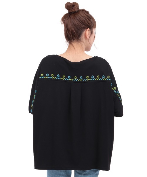チチカカ(チチカカ)の「汗染み防止バックライン刺繍プルオーバー(Tシャツ/カットソー・レディース・グリーン/アイボリー/ブラック・FREE)」の10枚目の写真