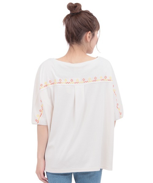 チチカカ(チチカカ)の「汗染み防止バックライン刺繍プルオーバー(Tシャツ/カットソー・レディース・グリーン/アイボリー/ブラック・FREE)」の11枚目の写真