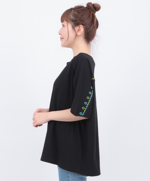 チチカカ(チチカカ)の「汗染み防止バックライン刺繍プルオーバー(Tシャツ/カットソー・レディース・グリーン/アイボリー/ブラック・FREE)」の16枚目の写真