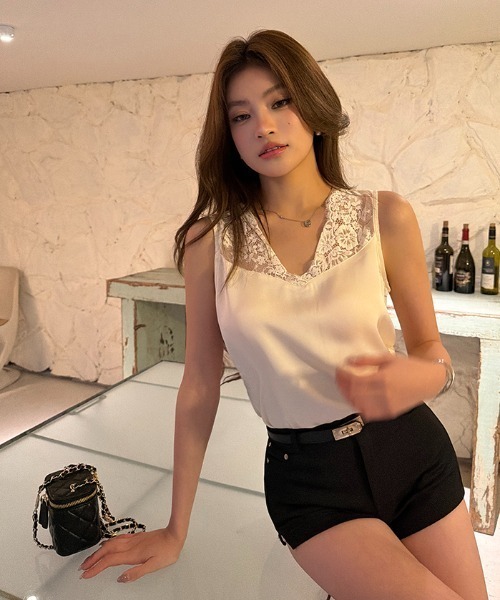 Aelina（エリナ）の「Vネックレースノースリーブトップス（タンクトップ・レディース・ベージュ・L/M/S）」の9枚目の写真