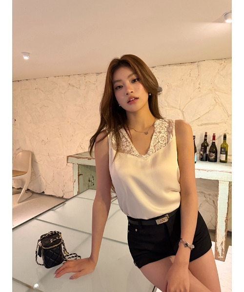 Aelina（エリナ）の「Vネックレースノースリーブトップス（タンクトップ・レディース・ベージュ・L/M/S）」の16枚目の写真