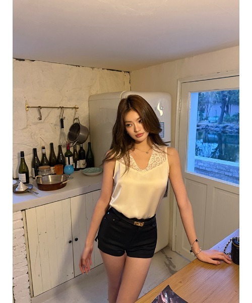 Aelina（エリナ）の「Vネックレースノースリーブトップス（タンクトップ・レディース・ベージュ・L/M/S）」の17枚目の写真