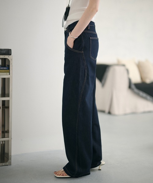 LAULEN(ローレン)の「L embroidery curved stitch denim /Lポケット刺繍カーブステッチワイドデニム(デニムパンツ・レディース・ネイビー・S/M)」の4枚目の写真