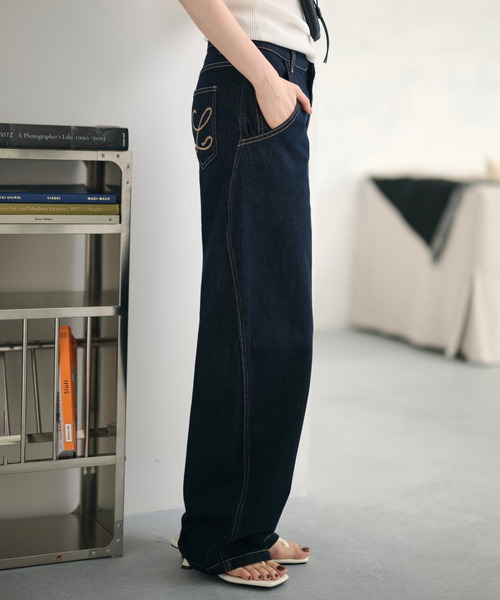 LAULEN(ローレン)の「L embroidery curved stitch denim /Lポケット刺繍カーブステッチワイドデニム(デニムパンツ・レディース・ネイビー・S/M)」の6枚目の写真
