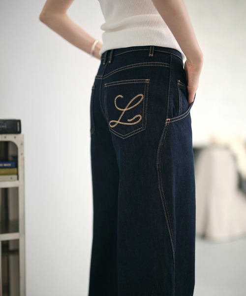LAULEN(ローレン)の「L embroidery curved stitch denim /Lポケット刺繍カーブステッチワイドデニム(デニムパンツ・レディース・ネイビー・S/M)」の7枚目の写真