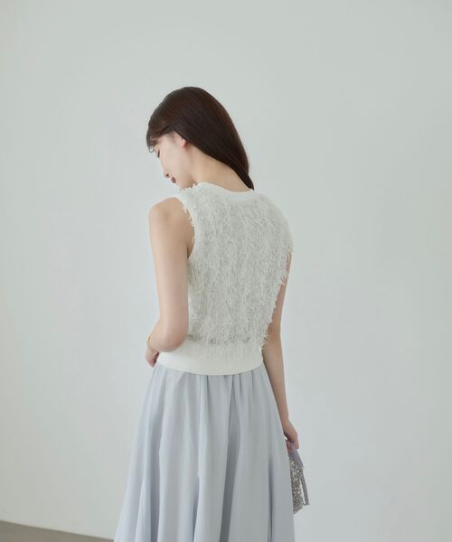 MAJESTIC LEGON(マジェスティックレゴン)の「フェザーノースリーブニット(ニット/セーター・レディース・ライトグレー/オフホワイト・MEDIUM)」の12枚目の写真