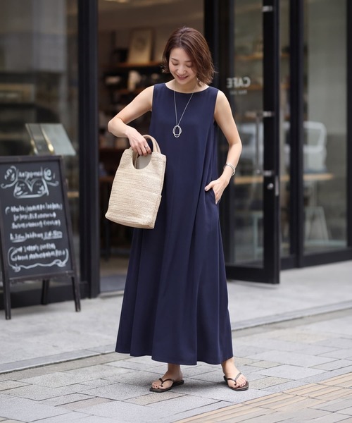 STYLE DELI(スタイルデリ)の「サラすべボートネックロングワンピース(ワンピース・レディース・ダークグリーン/ネイビー・02/01)」の2枚目の写真