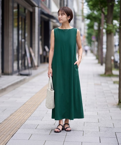 STYLE DELI(スタイルデリ)の「サラすべボートネックロングワンピース(ワンピース・レディース・ダークグリーン/ネイビー・02/01)」の1枚目の写真