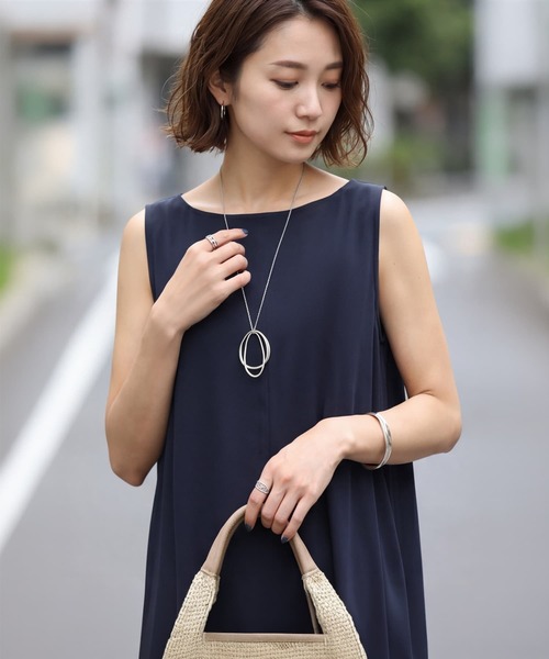 STYLE DELI(スタイルデリ)の「サラすべボートネックロングワンピース(ワンピース・レディース・ダークグリーン/ネイビー・02/01)」の3枚目の写真