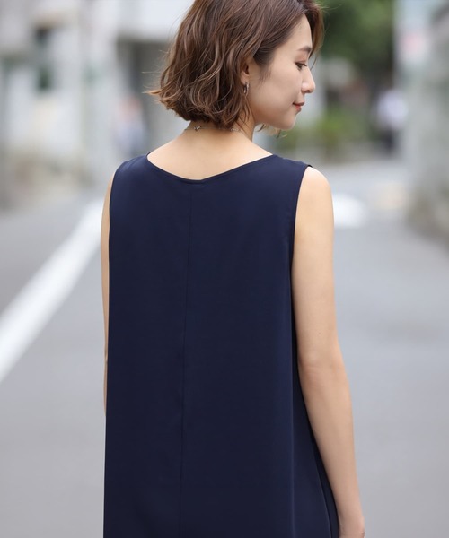 STYLE DELI(スタイルデリ)の「サラすべボートネックロングワンピース(ワンピース・レディース・ダークグリーン/ネイビー・02/01)」の6枚目の写真
