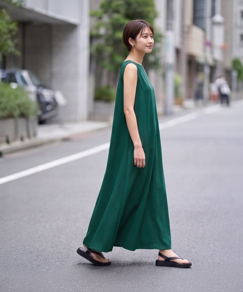 STYLE DELI(スタイルデリ)の「サラすべボートネックロングワンピース(ワンピース・レディース・ダークグリーン/ネイビー・02/01)」の8枚目の写真