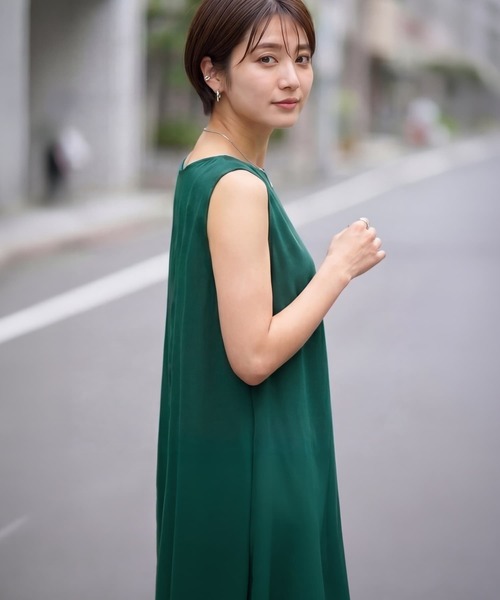 STYLE DELI(スタイルデリ)の「サラすべボートネックロングワンピース(ワンピース・レディース・ダークグリーン/ネイビー・02/01)」の9枚目の写真