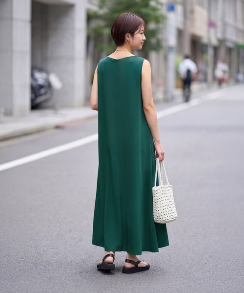 STYLE DELI(スタイルデリ)の「サラすべボートネックロングワンピース(ワンピース・レディース・ダークグリーン/ネイビー・02/01)」の10枚目の写真