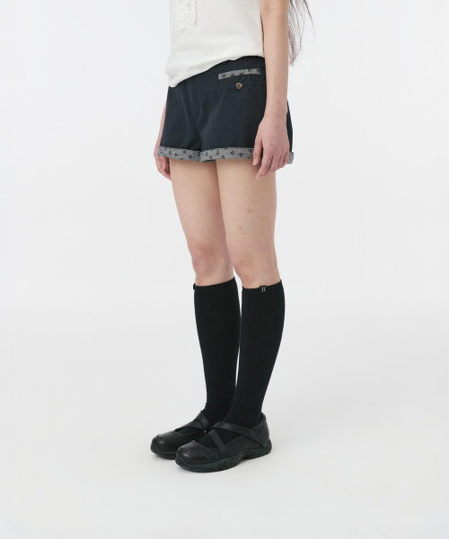 OHESHIO(オヘシオ)の「FLORAL DETAIL COTTON SHORTS, DEEP NAVY(その他パンツ・レディース・その他・1/2)」の8枚目の写真