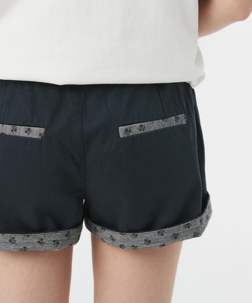 OHESHIO(オヘシオ)の「FLORAL DETAIL COTTON SHORTS, DEEP NAVY(その他パンツ・レディース・その他・1/2)」の5枚目の写真