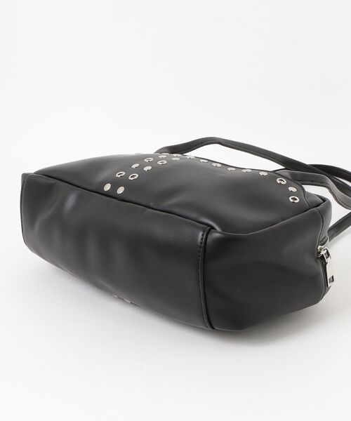 tinkerend(ティンカーエンド)の「Studded Eyelet Square Boston Bag / スタッズアイレットスクエアボストンバッグ(ボストンバッグ・レディース・ブラック・FREE)」の2枚目の写真