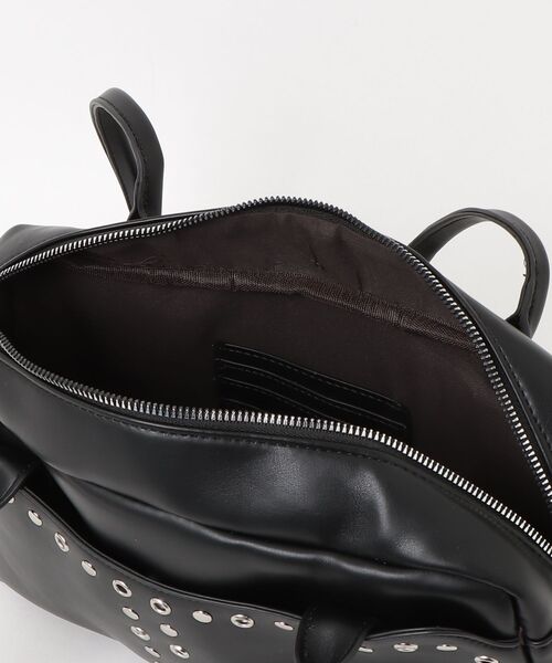 tinkerend(ティンカーエンド)の「Studded Eyelet Square Boston Bag / スタッズアイレットスクエアボストンバッグ(ボストンバッグ・レディース・ブラック・FREE)」の3枚目の写真