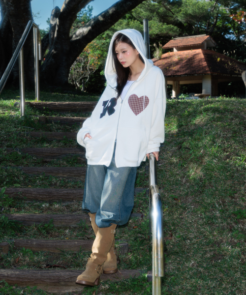 ROSEFRANTZ（ロゼフランツ）の「Heart Check Overfit Hood Zip-Up [Ivory]（パーカー・レディース・アイボリー・OS）」の11枚目の写真