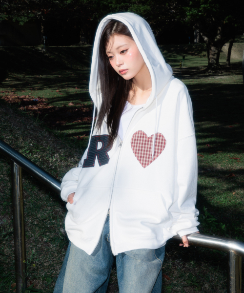 ROSEFRANTZ（ロゼフランツ）の「Heart Check Overfit Hood Zip-Up [Ivory]（パーカー・レディース・アイボリー・OS）」の9枚目の写真