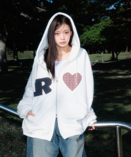 ROSEFRANTZ（ロゼフランツ）の「Heart Check Overfit Hood Zip-Up [Ivory]（パーカー・レディース・アイボリー・OS）」の8枚目の写真