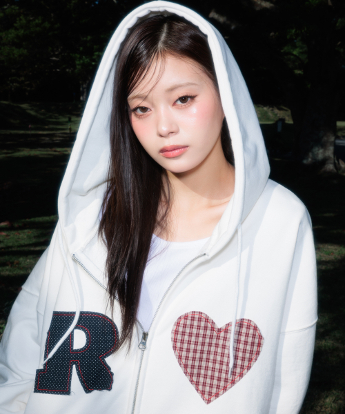 ROSEFRANTZ（ロゼフランツ）の「Heart Check Overfit Hood Zip-Up [Ivory]（パーカー・レディース・アイボリー・OS）」の7枚目の写真