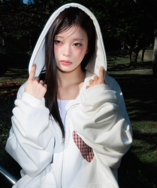 ROSEFRANTZ（ロゼフランツ）の「Heart Check Overfit Hood Zip-Up [Ivory]（パーカー・レディース・アイボリー・OS）」の6枚目の写真