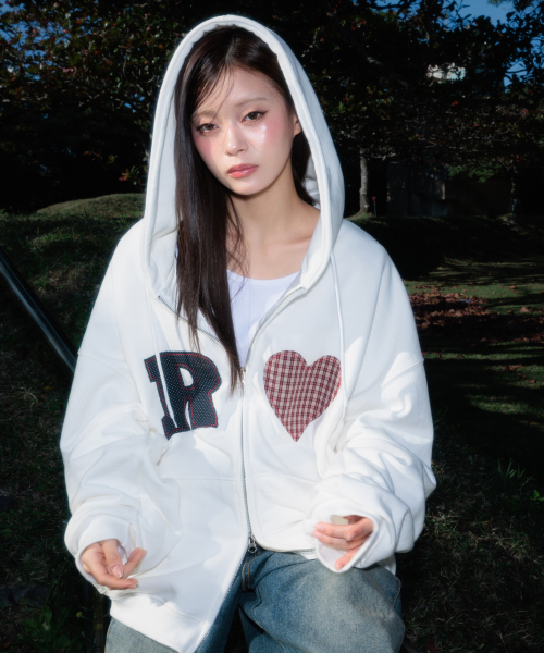 ROSEFRANTZ（ロゼフランツ）の「Heart Check Overfit Hood Zip-Up [Ivory]（パーカー・レディース・アイボリー・OS）」の5枚目の写真