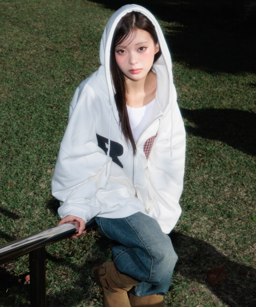 ROSEFRANTZ（ロゼフランツ）の「Heart Check Overfit Hood Zip-Up [Ivory]（パーカー・レディース・アイボリー・OS）」の4枚目の写真