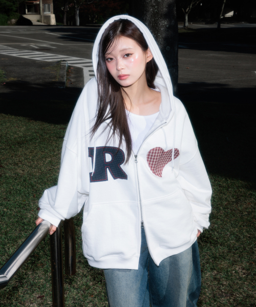 ROSEFRANTZ（ロゼフランツ）の「Heart Check Overfit Hood Zip-Up [Ivory]（パーカー・レディース・アイボリー・OS）」の3枚目の写真
