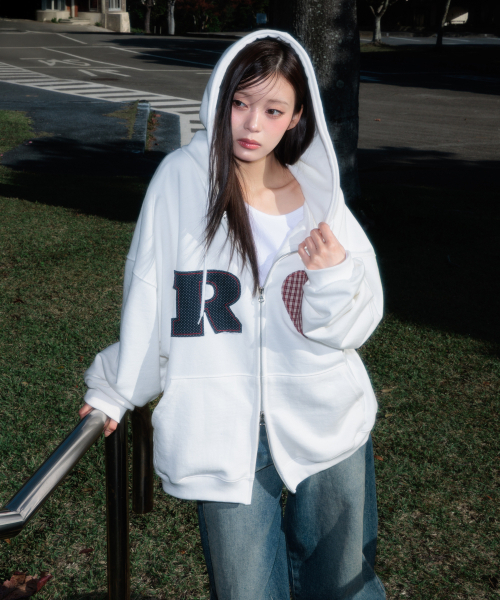 ROSEFRANTZ（ロゼフランツ）の「Heart Check Overfit Hood Zip-Up [Ivory]（パーカー・レディース・アイボリー・OS）」の2枚目の写真