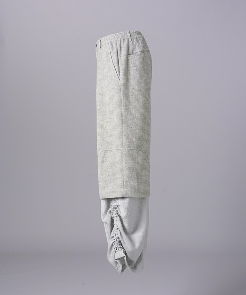 MAISON SPECIAL(メゾンスペシャル)の「《UNISEX》Tweed Layered Prime-Wide Shirring Detail Pants/ツイードレイヤードプライムワイドシャーリングディティールパンツ【MAISON SPECIAL/メゾンスペシャル】(その他パンツ・メンズ・ブラック/ライトグレー・2/1/0)」の9枚目の写真