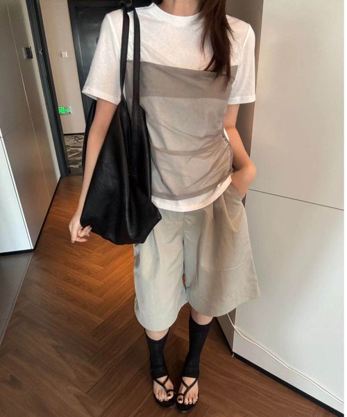 LETee(レティー)の「シフォンを重ねた旬デザインでこなれ感アップ!1枚で映えるドッキングTシャツ(Tシャツ/カットソー・レディース・ホワイト/ブラック・FREE)」の4枚目の写真