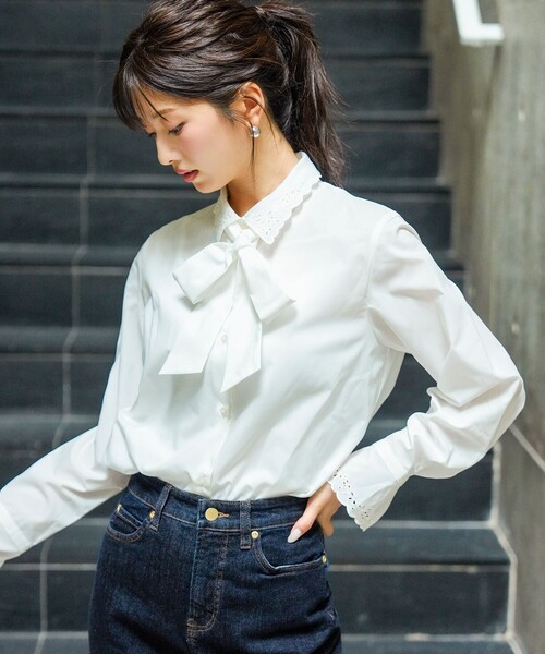 ANY SIS(エニィスィス)の「エンブロイダリーレディ シャツ(シャツ/ブラウス・レディース・ホワイト系/ダルブルー系・X-SMALL)」の3枚目の写真
