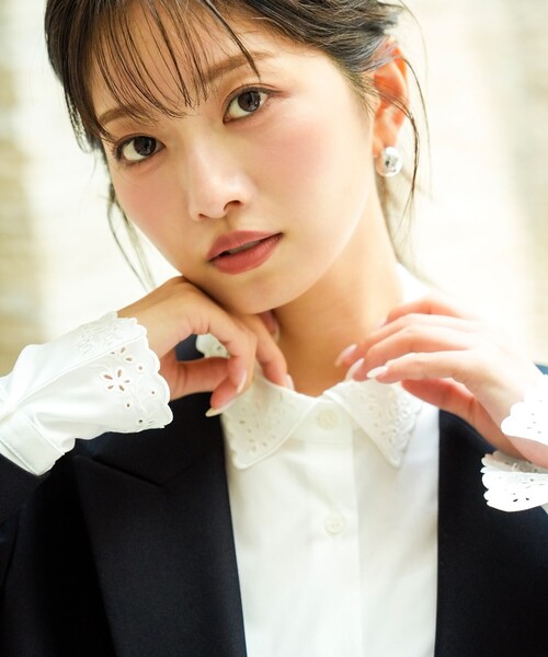 ANY SIS(エニィスィス)の「エンブロイダリーレディ シャツ(シャツ/ブラウス・レディース・ホワイト系/ダルブルー系・X-SMALL)」の6枚目の写真
