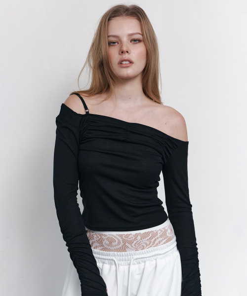 PLEASENOFOLLOW(プリーズノーフォロー)の「Halo Unbal Shirring Long Sleeve Top (Black)(Tシャツ/カットソー・レディース・その他・FREE)」の1枚目の写真