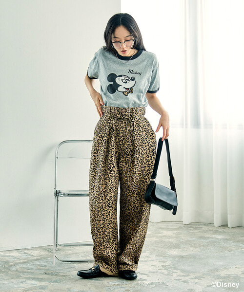 FREAK'S STORE(フリークスストア)の「GOOD ROCK SPEED × FREAK'S STORE/グッドスピード 【MICKEY MOUSE】 Leopard logo ringer Tシャツ/ミッキーマウス/ 別注レオパード柄 ロゴリンガーTシャツ(Tシャツ/カットソー・レディース・オフホワイト/ライトグレー・フリ-)」の4枚目の写真