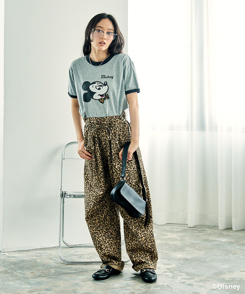FREAK'S STORE(フリークスストア)の「GOOD ROCK SPEED × FREAK'S STORE/グッドスピード 【MICKEY MOUSE】 Leopard logo ringer Tシャツ/ミッキーマウス/ 別注レオパード柄 ロゴリンガーTシャツ(Tシャツ/カットソー・レディース・オフホワイト/ライトグレー・フリ-)」の7枚目の写真